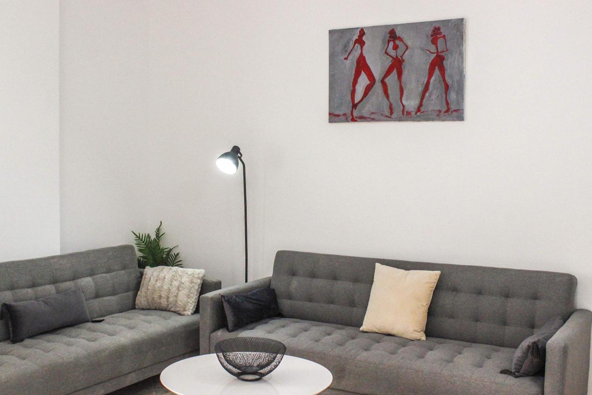 1 Bedroom 578 Apartment *