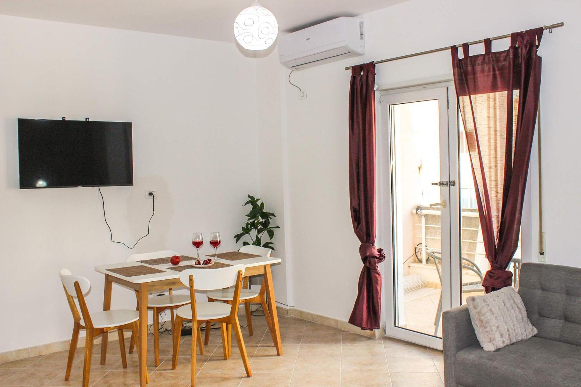 Apartment 1 Bedroom 578 *